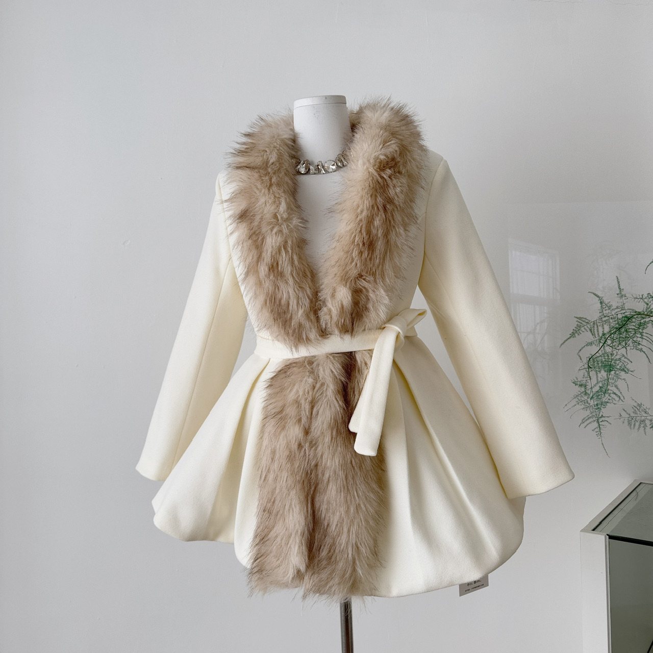NAOAO 西棠佳人 小说女主感白色毛呢拼仿皮草收腰连衣裙大衣