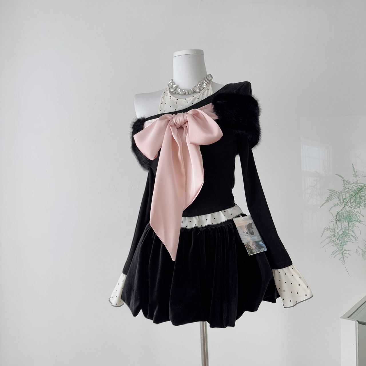 Geasy极译贵族千金感粉色粉色缎带皮草披肩波点上衣裙裤套装