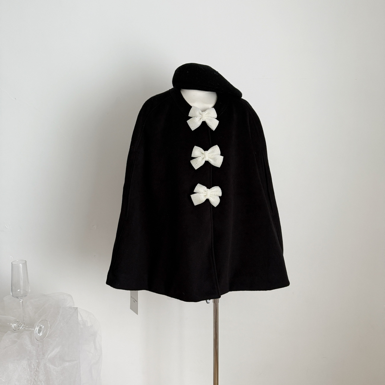 杨小卷MIU系千金1OO羊毛双面呢斗篷大衣小香风蝴蝶结黑色毛呢外套