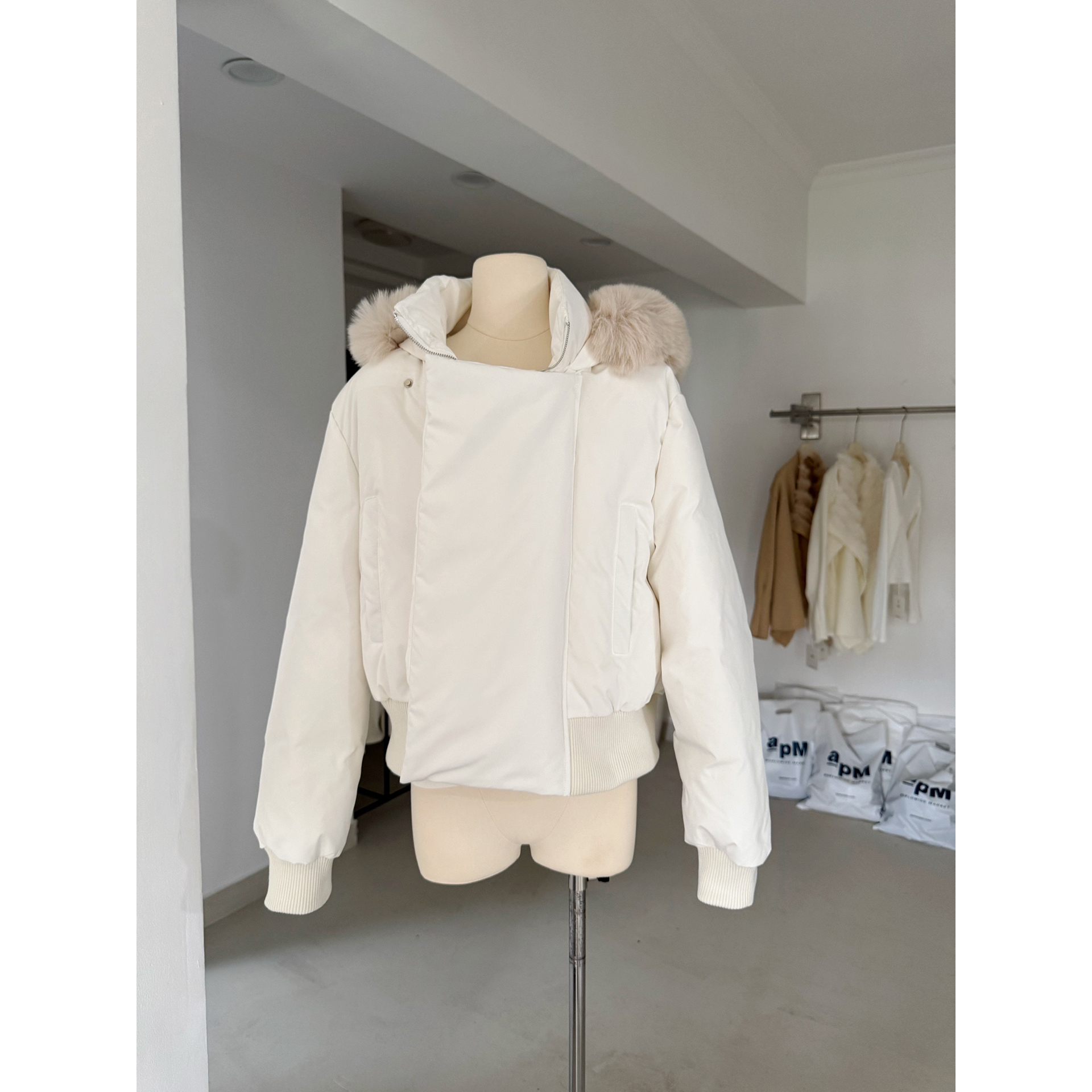 SUNONEONE 狐狸毛领白色短款羽绒服女冬季加厚90白鸭绒连帽外套