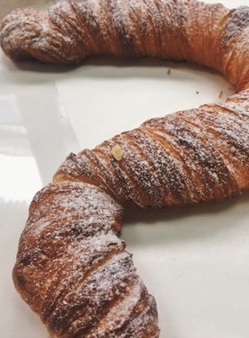 北京三里屯 OUR BAKERY 芝士起酥条 糕点心小吃零食