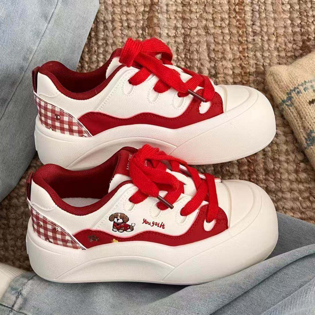 新年超火红色板鞋女款2026新款春季鞋子厚底面包鞋运动休闲小白鞋