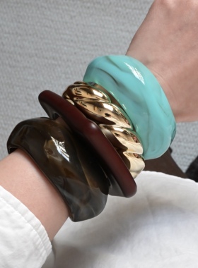 晕染不规则亚克力手镯女轻奢小众高级感夸张多色宽版树脂手环手饰