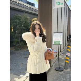 张羞羞 冬令时/90白鸭绒韩系收腰连帽狐狸毛领中长款羽绒服外套