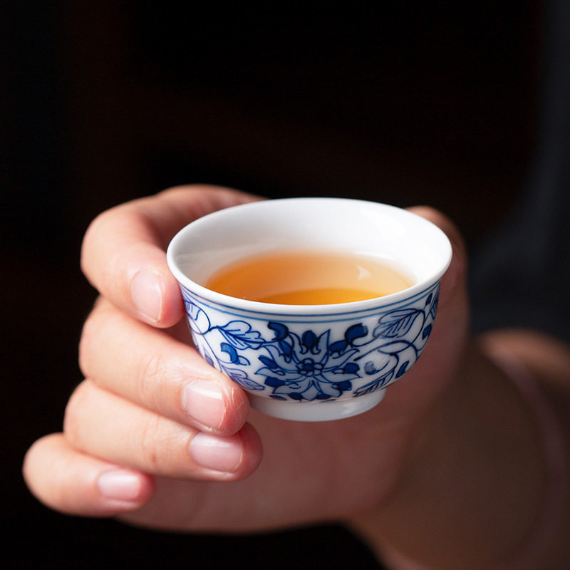 青花瓷缠枝莲品茗杯小茶杯景德镇陶瓷手绘主人杯单杯功夫茶具茶碗