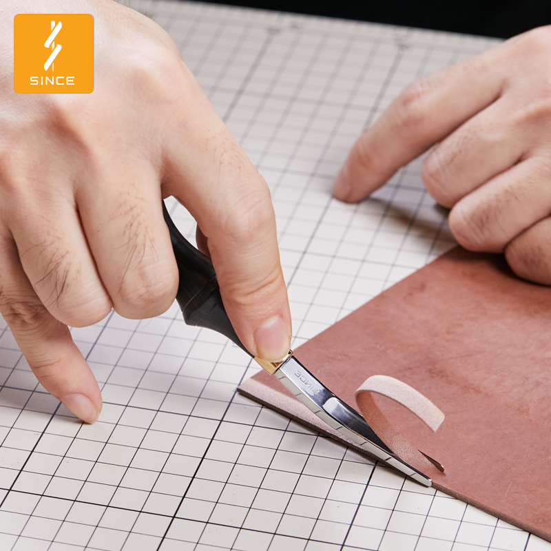 Since手工皮具削边起鼓木柄