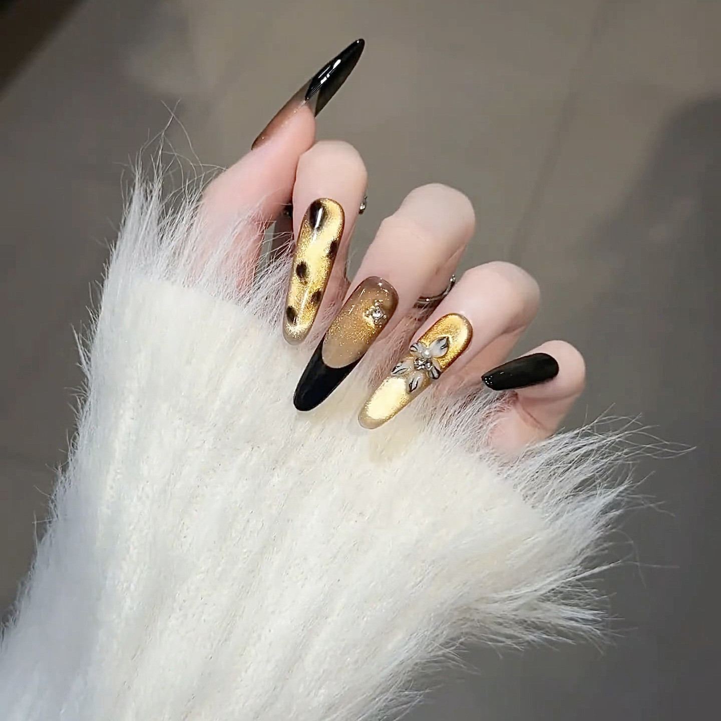 浪妞美甲贴米兰秋日气质黑色法式爆闪鎏金猫眼精美手工雕花穿戴甲,彩妆/香水/美妆工具,穿戴甲/甲片,淘宝优惠券,粉丝福利购,淘宝优惠卷