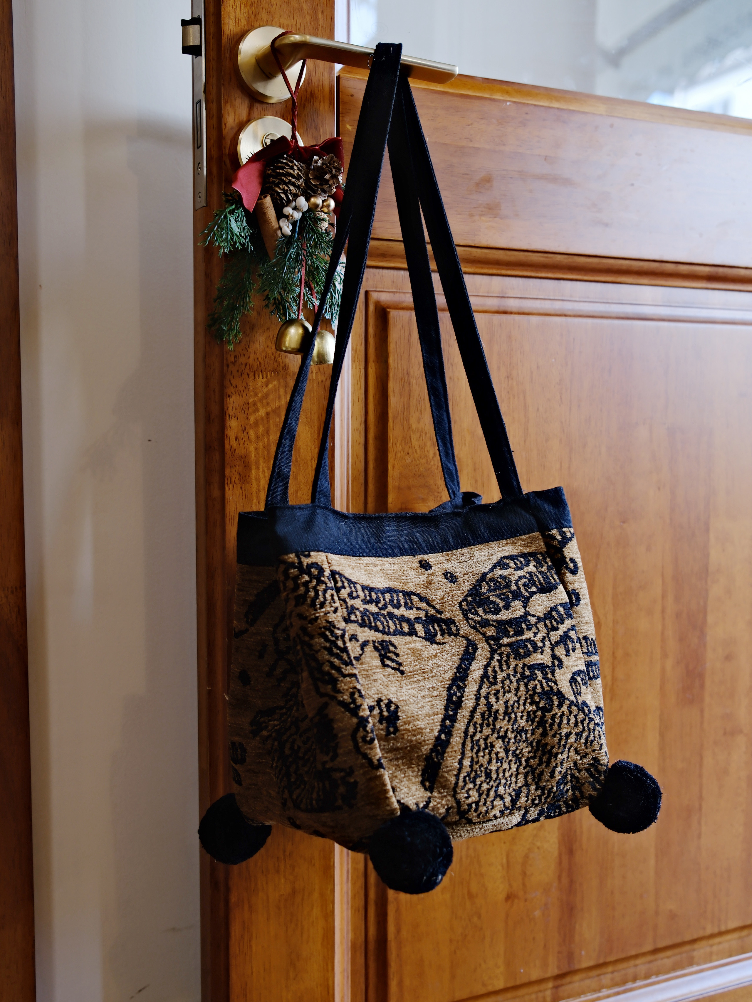 2025秋冬原创小众温柔复古气质巴恩风雪尼尔毛球单肩水桶小方包,箱包皮具/热销女包/男包,单肩包,淘宝优惠券,粉丝福利购,淘宝优惠卷