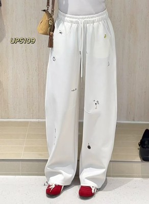 UP潮牌5109春加大码弯刀裤女 松紧腰卡通刺绣抽绳设计休闲拖地裤