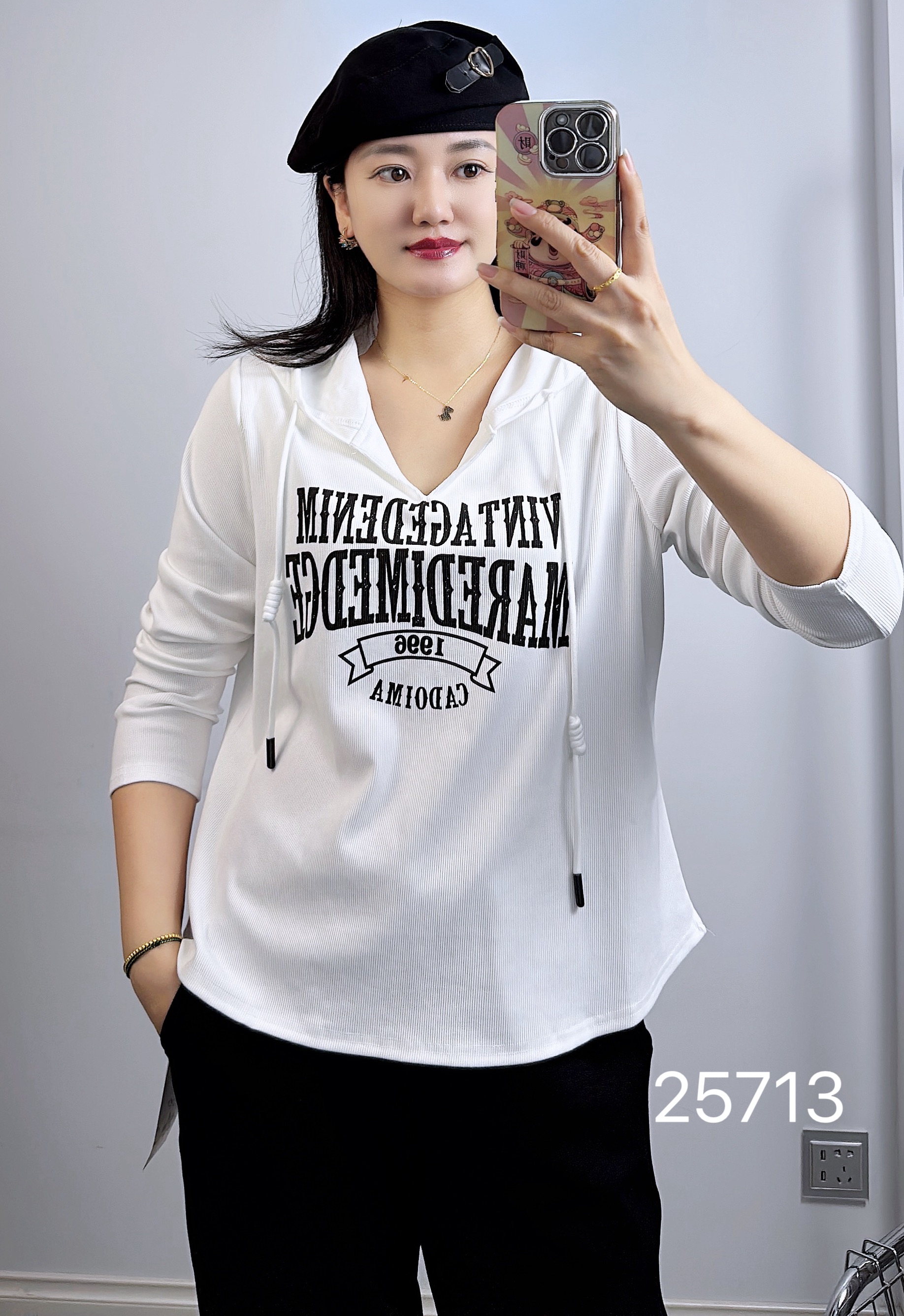 香港芸卉25713秋加大码卫衣女 字母印花长袖连帽打底衫