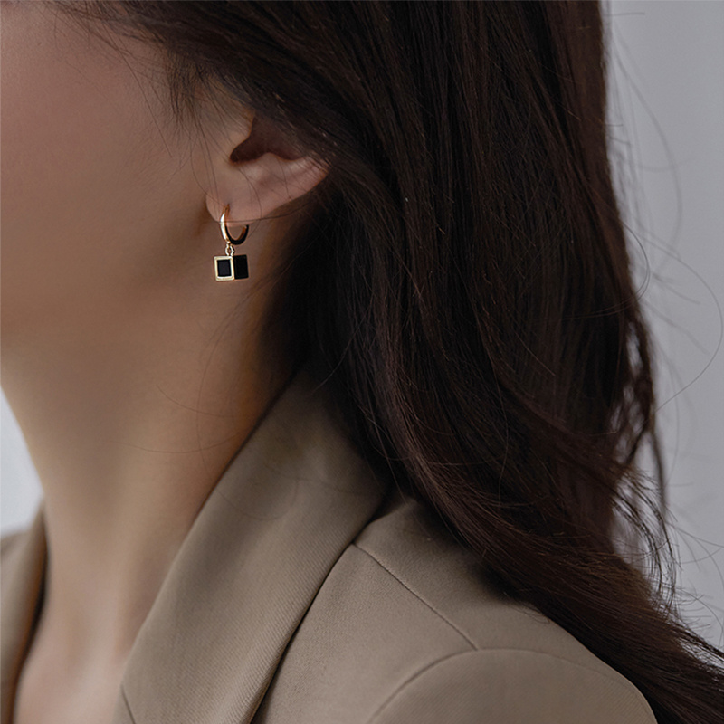 黑色冷性风气质百搭耳环