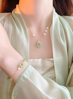 Loga.Py 新中式项链女款2025新款古风国风汉服绿色吊坠毛衣锁骨链