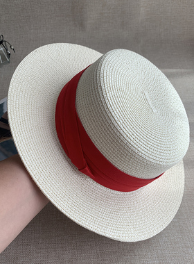 新款复古英伦平顶草帽中国红色带礼帽沙滩帽白色洋气女士平檐帽