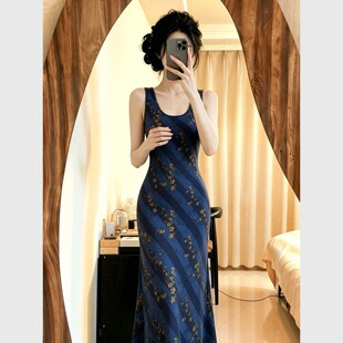 2026超火减龄蓝色u型领碎花条纹吊带连衣裙女夏高级感轻国风裙子