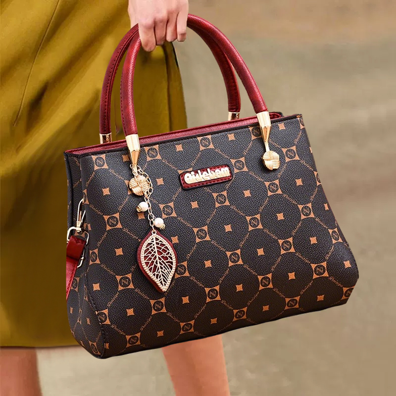 香港真皮包包女2025新款中年妈妈包斜挎大容量婆婆女士手提