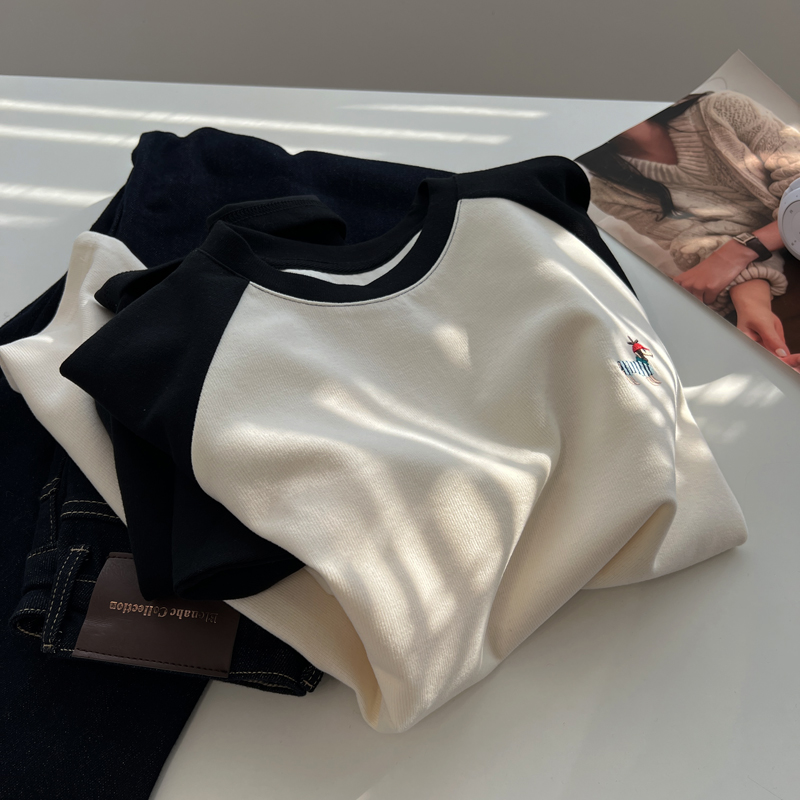 长袖韩版复古刺绣棉质女长袖t恤