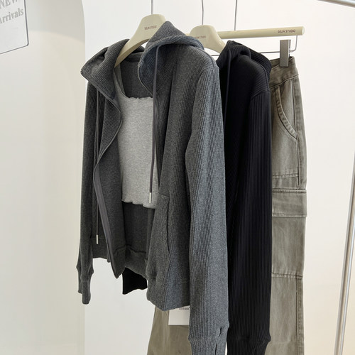 常规修身螺纹棉复古坑条拉链卫衣