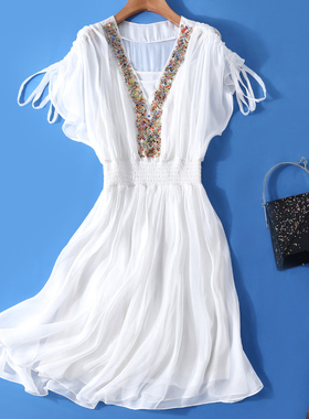 白色真丝连衣裙夏2025新款桑蚕丝短裙V领显瘦海边度假沙滩裙超仙