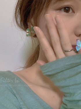 (半价清仓）有滤镜 油画女子 敲美湖绿色 花朵花瓣 耳钉/耳夹