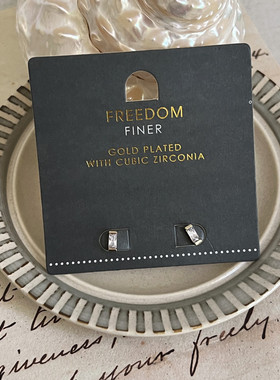 F.I / 原d 锆石小方块 耳钉