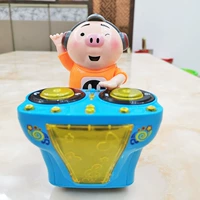 Trẻ em điện DJ rock lợn nhỏ rắm bài hát năng động ánh sáng đầy màu sắc vui nhộn câu đố cậu bé đồ chơi mạng màu đỏ - Đồ chơi điều khiển từ xa xe tăng đồ chơi