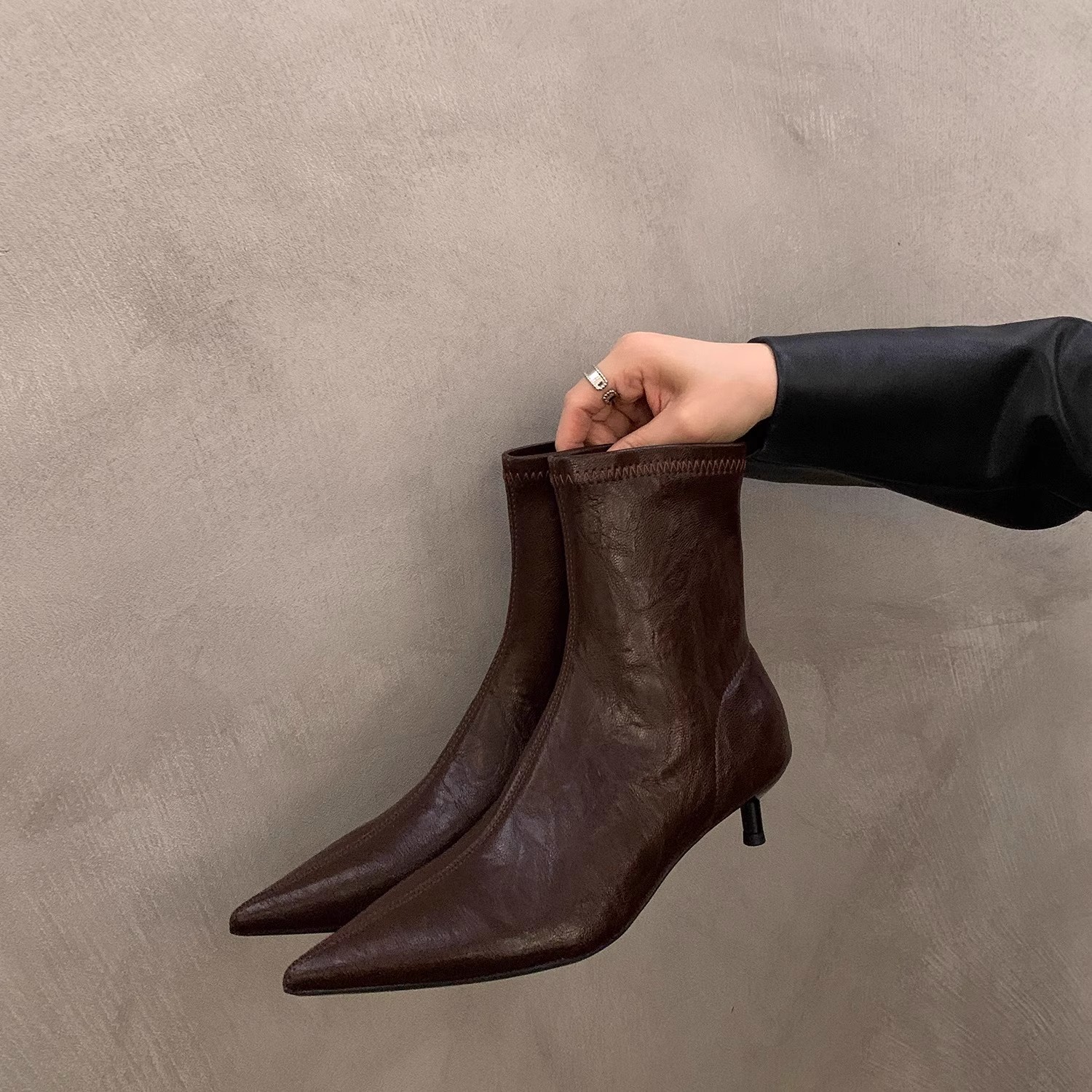 时装靴百搭复古棕色软皮猫跟靴