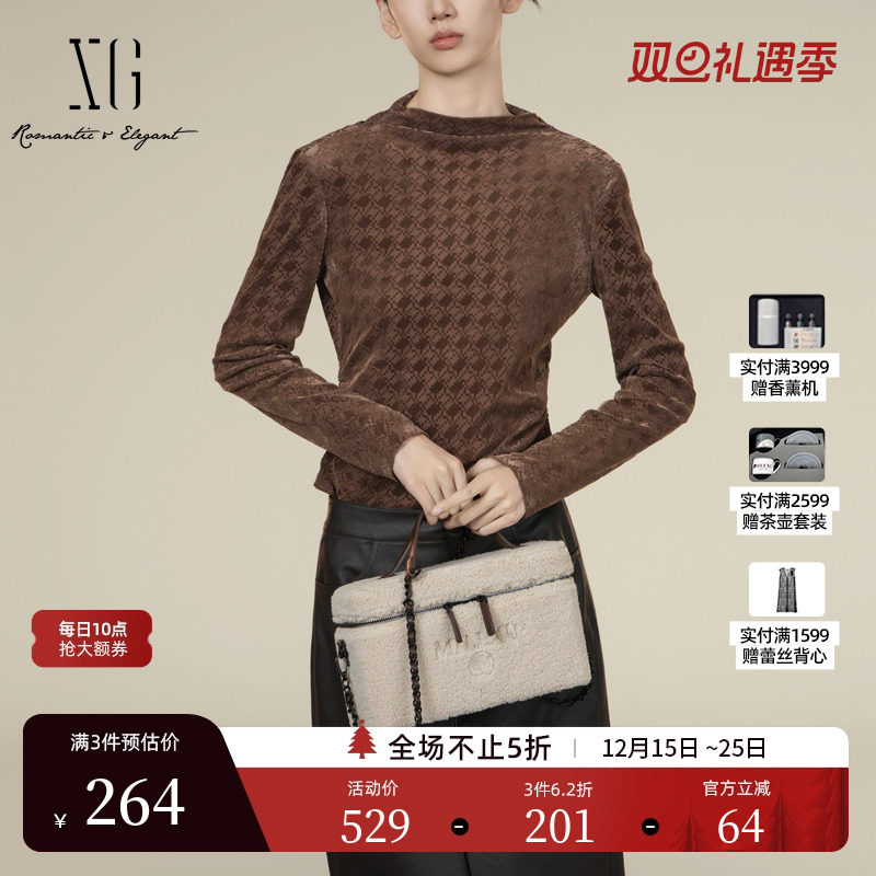 XG雪歌咖啡色满版印花长袖T恤2025冬季新款修身设计圆领上衣女装