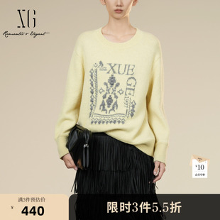 XG雪歌浅黄色羊驼毛毛针织衫2025冬季新款创意印花羊毛混纺毛衫女