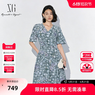 【单件立减】 XG雪歌碎花V领短袖连衣裙2026夏季新款收腰中裙女装