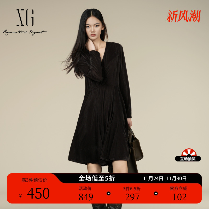 XG雪歌深棕色褶皱设计连衣裙2025冬季新款中长款长袖V领A字裙女装