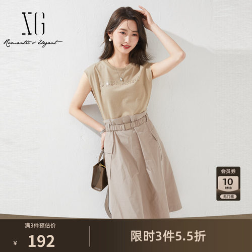 XG雪歌驼色无袖假两件连衣裙时尚夏季新款收腰字母亮钻设计裙子女
