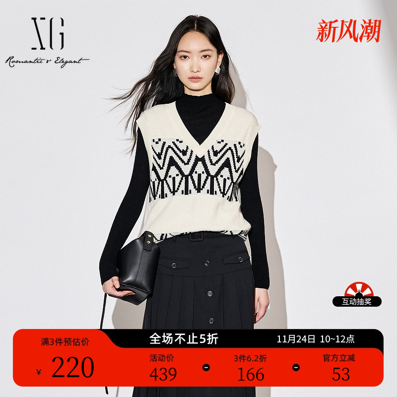 XG雪歌创意刺绣长袖毛针织衫时尚秋季新款浅米色绵羊毛套头毛衫女