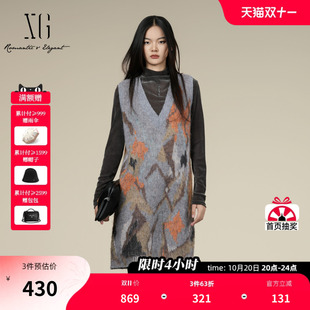 XG雪歌厚款无领无袖毛织连衣裙2025冬季新款通勤直筒背心中裙女装