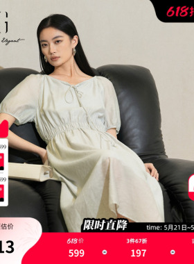 XG雪歌浅灰色通勤短袖连衣裙2025夏季新款莱赛尔收腰设计中长裙女