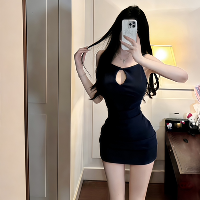 纯欲辣妹胸前镂空收腰包臀连衣裙