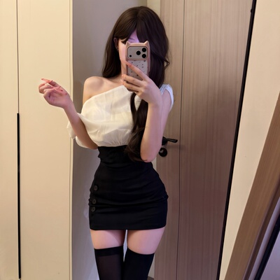 IQCQ露肩显瘦包臀短裙套装