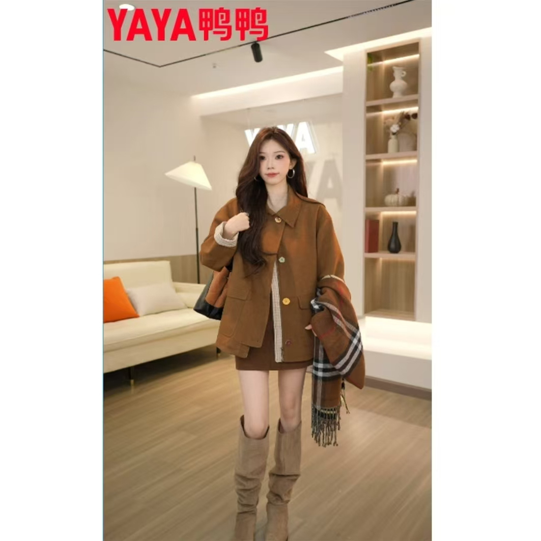 鸭鸭轻薄羽绒服女2025新款官方正品琥珀流光时尚复古慵懒松弛外套