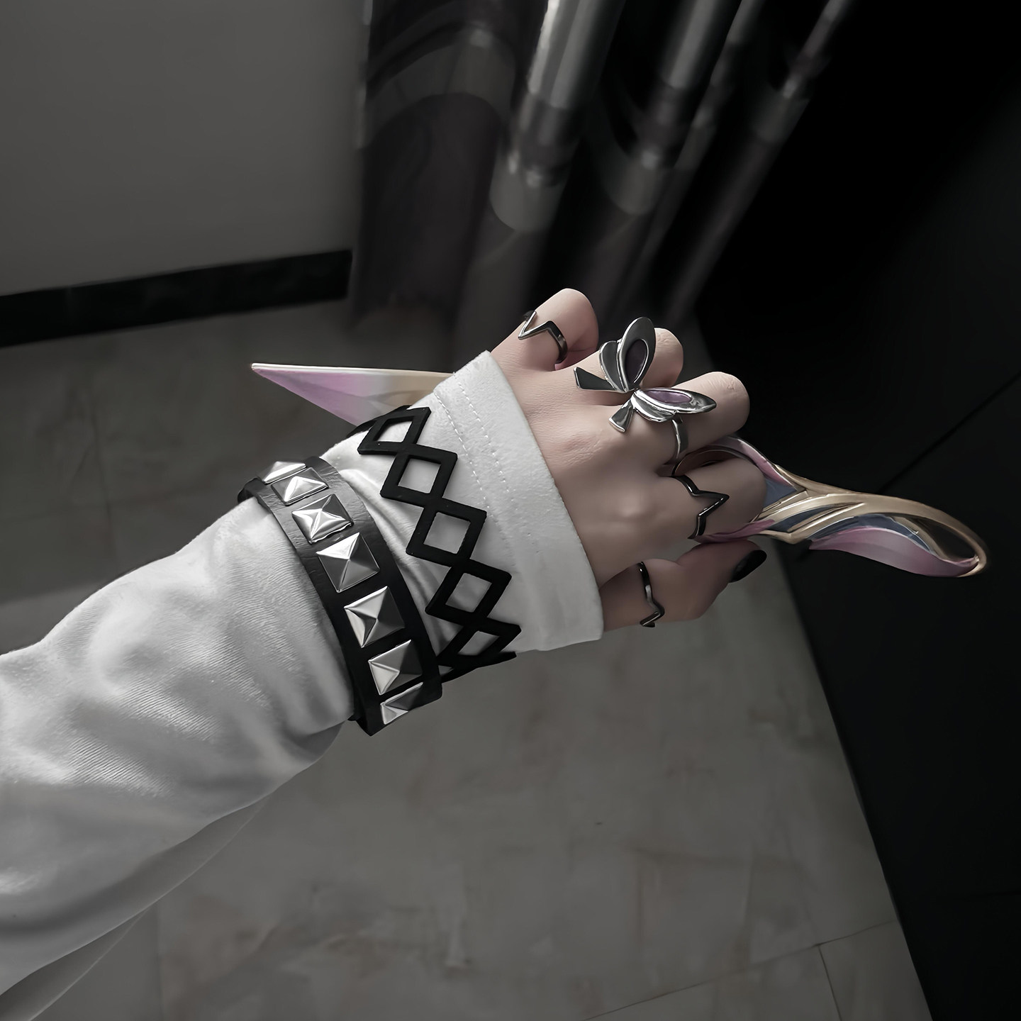 银色金字塔形小方钉朋克皮质手链女甜酷辣妹风亚文化Y2K手镯手环