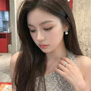 韦雪同款~闪锆CD字母珍珠耳环女款轻奢高级感气质耳钉千金感耳饰