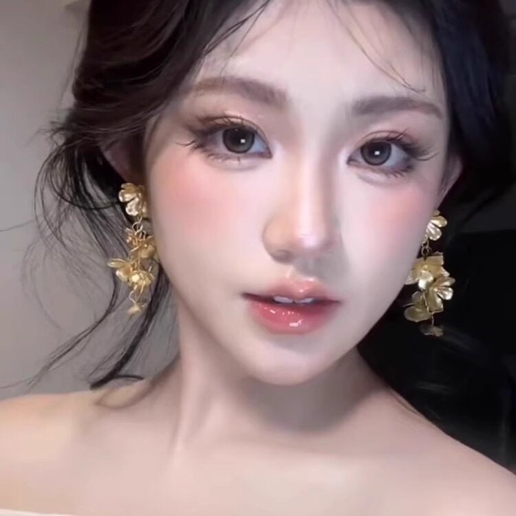 金色花朵大耳环气质耳夹女无耳洞2024新款耳钉高级感耳饰夸张耳坠