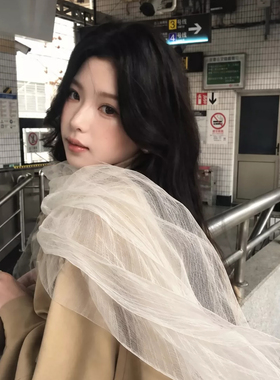韩系文艺风白色围巾披肩女外搭秋氛围感褶皱搭配大衣长条纱巾丝巾