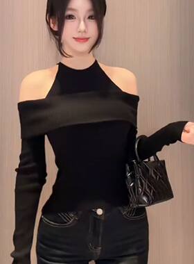 纯欲辣妹气质黑色一字肩露肩德绒T恤女装秋冬新款时髦修身上衣服