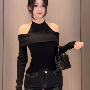 纯欲辣妹气质黑色一字肩露肩德绒T恤女装秋冬新款时髦修身上衣服