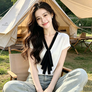 2026V领正肩白色飘带短袖T恤女夏季新款大码胖mm显瘦气质独特上衣