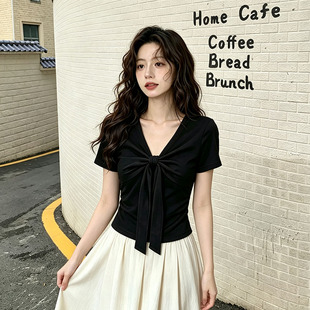 法式设计感V领蝴蝶结黑色短袖T恤女夏季新款小众洋气修身显瘦上衣