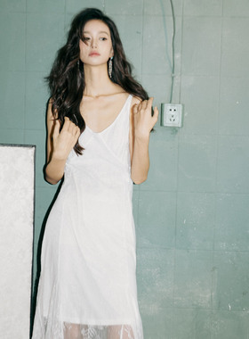 YANN M原创设计 白色双层蕾丝吊带连衣裙复古温柔裙摆秋冬女内搭