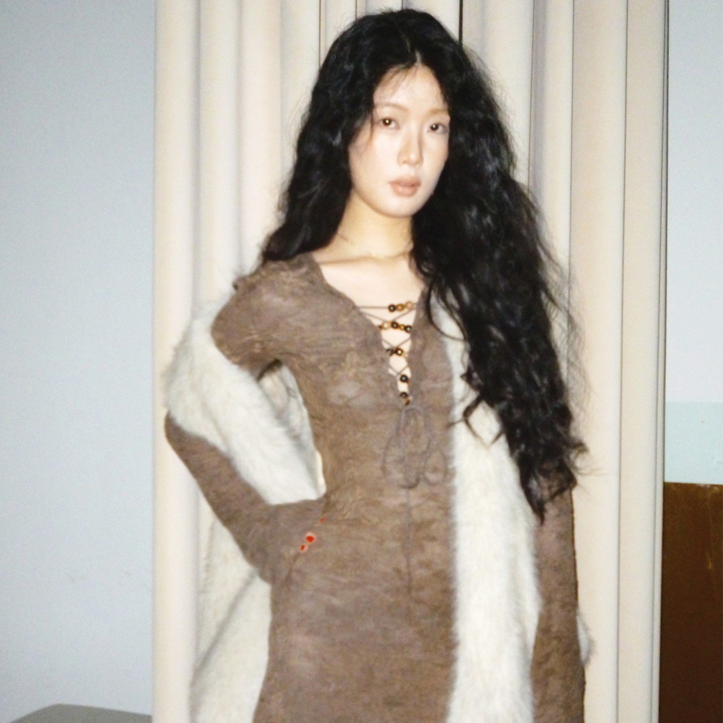 YANN M棕色秋冬弹力蕾丝鱼尾连衣裙内搭中长款法式修身款串珠系带