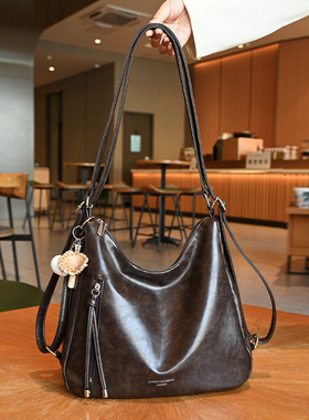 秋冬季复古大容量女双肩包2025新款通勤后背包多用单肩斜挎托特包