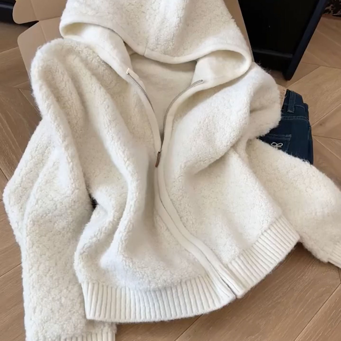 【赠运费险】毛茸茸拉链连帽外套