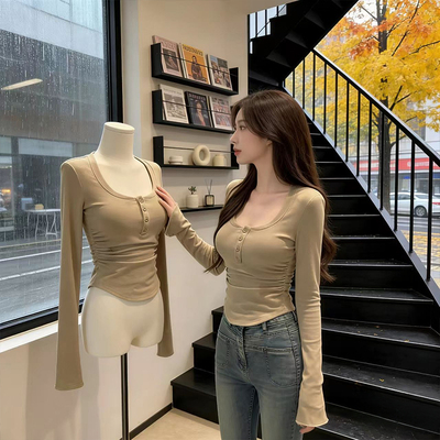 设计感小众U领纽扣内搭长袖T恤女春季打底衫修身显瘦独特漂亮上衣